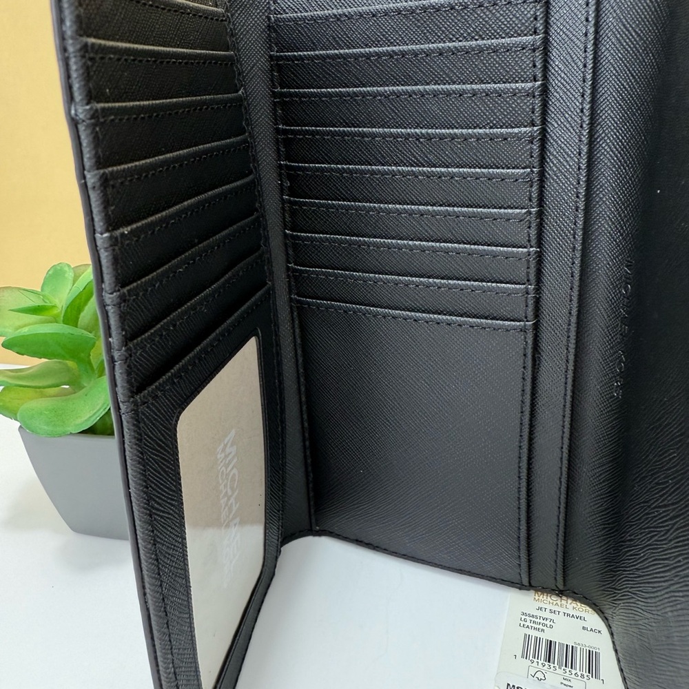 Michael Kors Wallet Trifold - Picture 8 of 9
